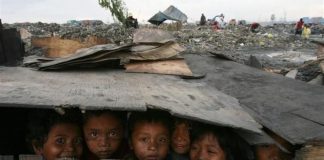 Ética, fe e iglesia ante el mal y la injusticia El mal más habitual y sutil es este pecado de omisión ante el sufrimiento e injusticia que padece el otro, esta pasividad y complicidad ante el mal, opresión e injusticia.