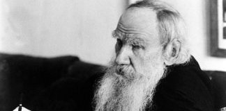 León Tolstoi, buscador incansable de la verdad Tolstoi fue ante todo un buscador de la verdad. En esa búsqueda vital vemos en Tolstoi la conversión desde su cuna aristocrática hasta su lecho pobre. De amo de esclavos a liberador de esclavos.