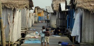 Teología de la economía, justicia e idolatrías Una teología y espiritualidad que hace posible una economía al servicio de la vida, de las necesidades de los seres humanos y la justicia liberadora con los pobres de la tierra."