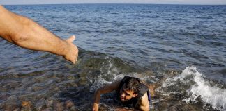 Los profetas de hoy ¿Quién invita a poner de nuevo en el centro de la economía a la persona humana? ¿Quién denuncia el dominio de las rentas? ¿Y la cultura del descarte? ¿Y los abusos contra las trabajadoras? ¿Quién le dice al poder político y económico que no es posible gobernar eliminando a los excedentes?.