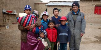 Prioridad de la familia frente a la sociedad y al Estado la dimensión familiar debe ser la perspectiva vital, cultural y política de toda la sociedad y también de la economía