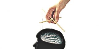 La Iglesia frente al totalitarismo manipulación totalitarismo