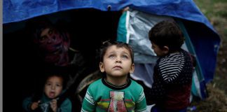 ¡No a la globalización de la indiferencia! niño refugiado