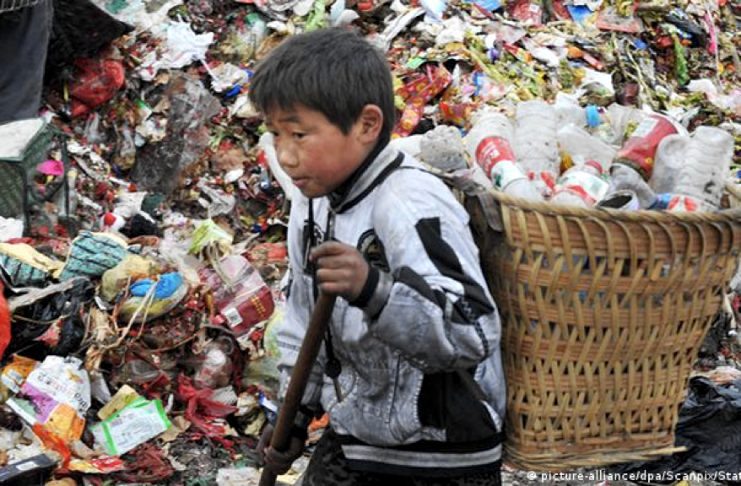 Mensaje del Papa por la Jornada Mundial de los Pobres La Jornada Mundial de los Pobres se presenta también este año como una sana provocación para ayudarnos a reflexionar sobre nuestro estilo de vida y sobre tantas pobrezas del momento presente